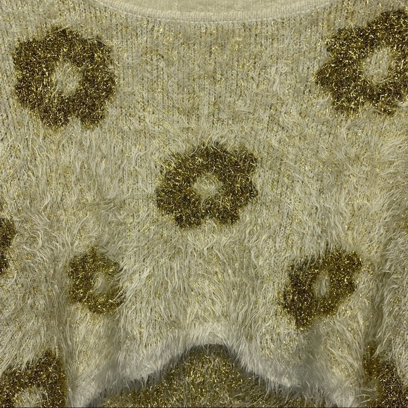 36 Point 5 Women’s Cropped Sweater S Cream Gold Fuzzy Glittery Dolman Sleeves. - Picture 2 of 12